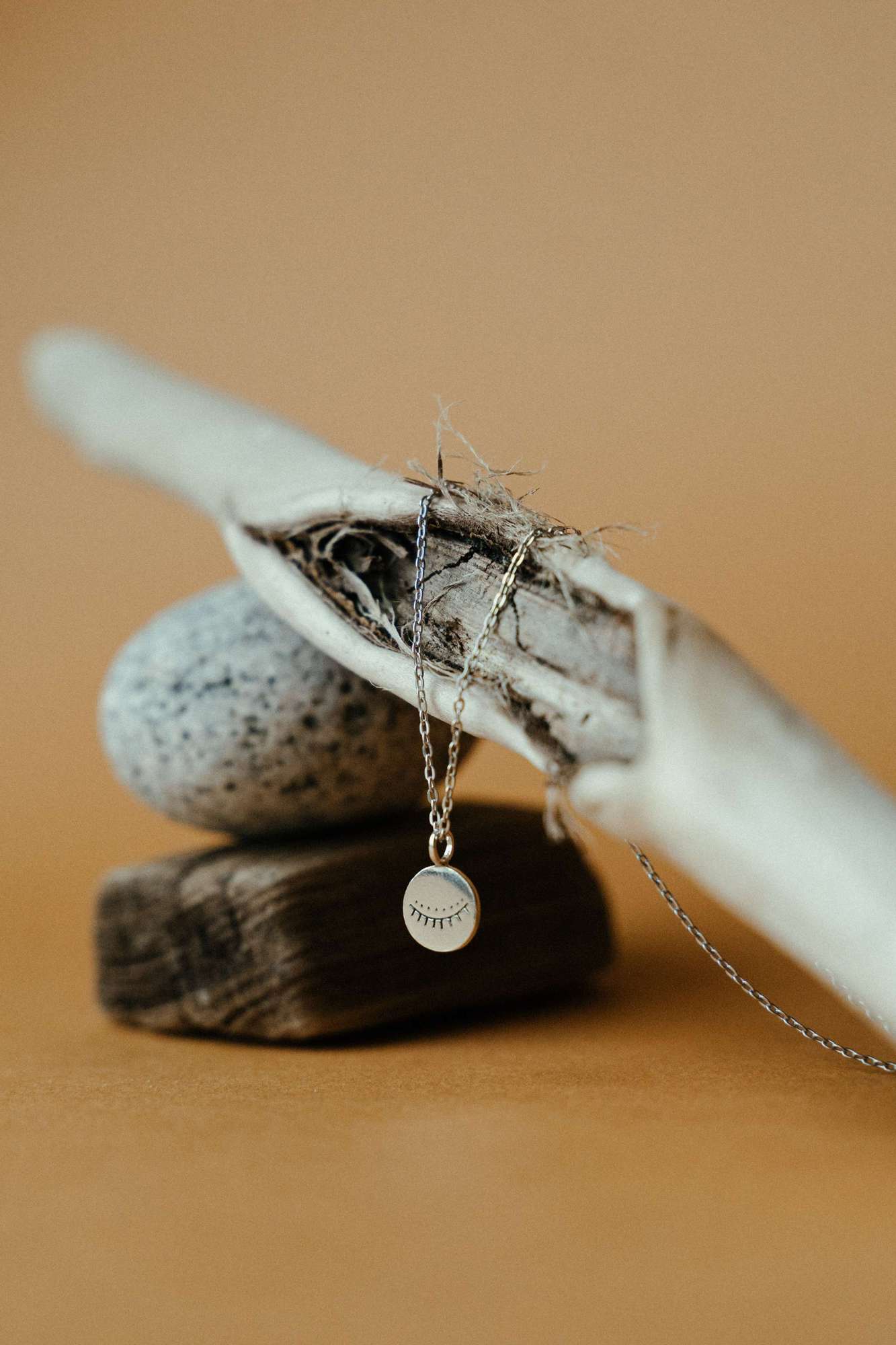 Кулон Closed eye