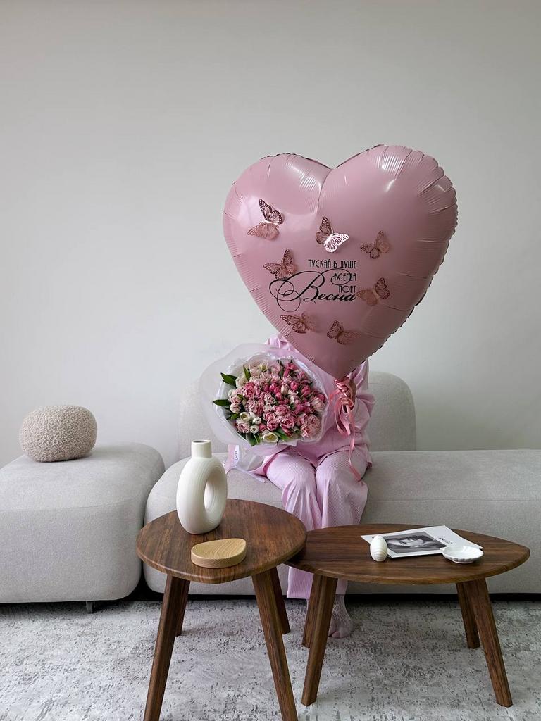Шары 8 марта Сердце с бабочками