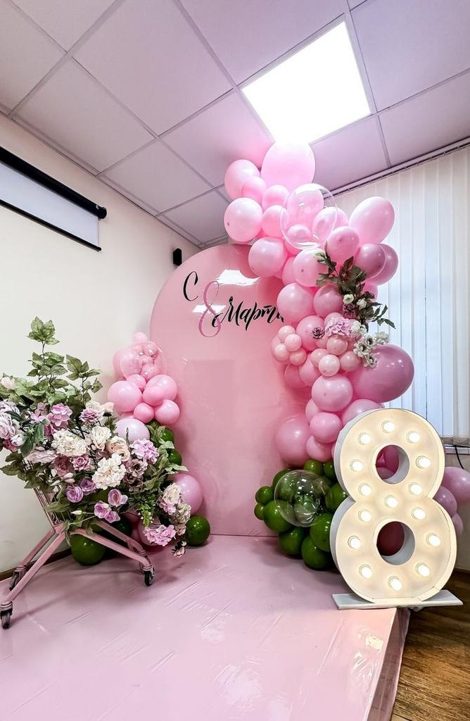 8 марта фотозона  с тележкой