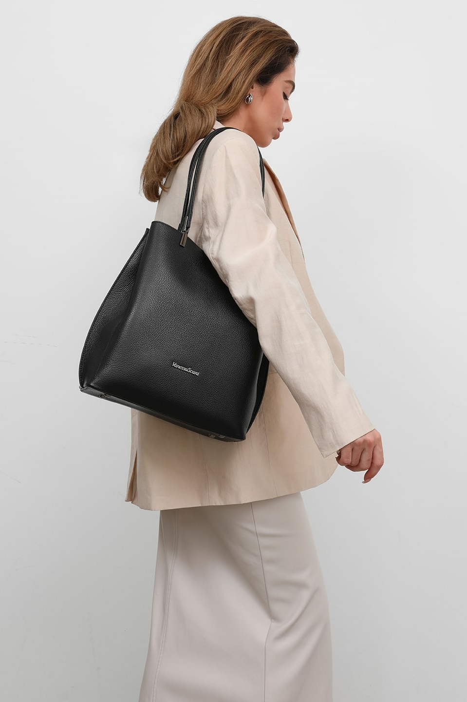 Сумка-шоппер с именной гравировкой от Vanessa Scani чёрного цвета