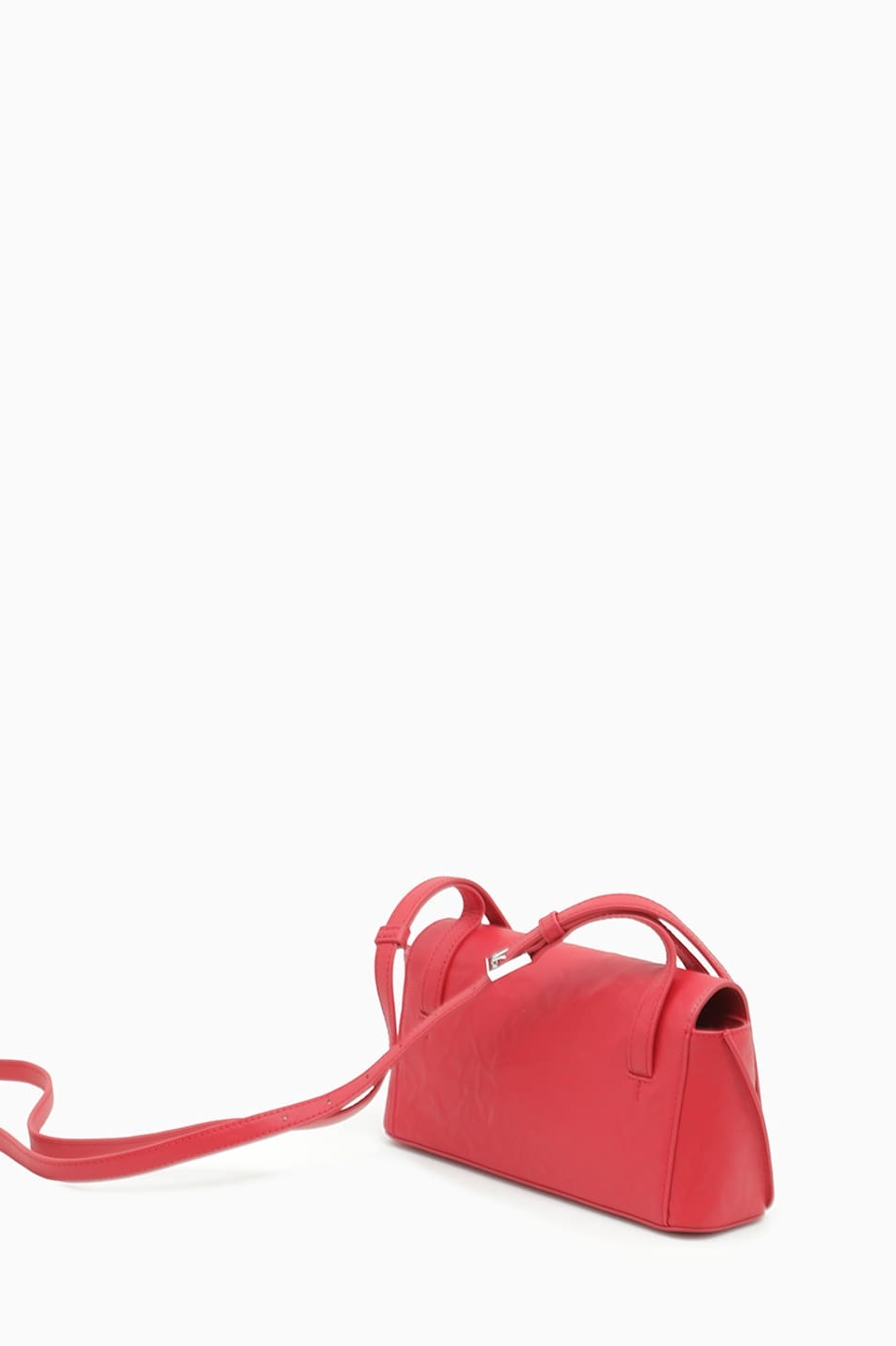 Красная сумка на магнитах с логотипом John Richmond