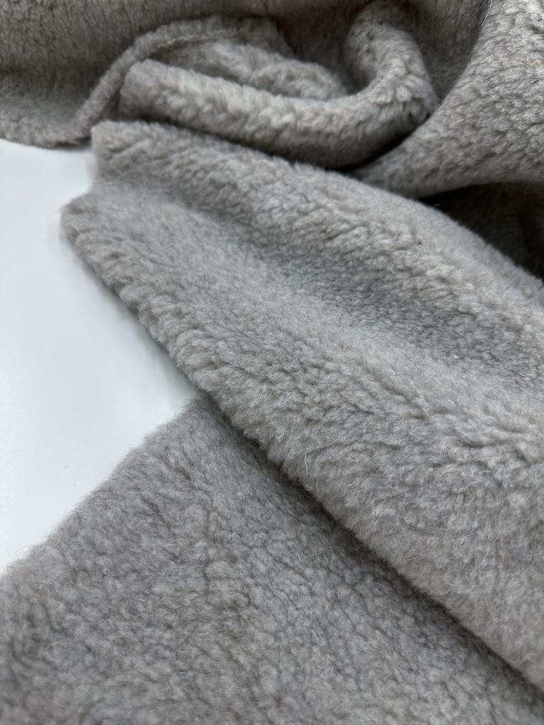 Светлый серый