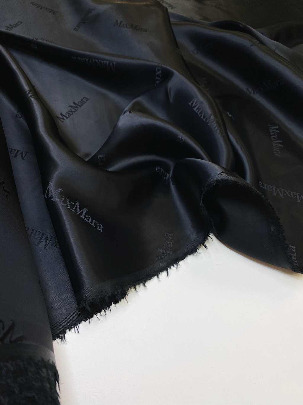 Подкладочная вискоза MaxMara. Цвет Черный