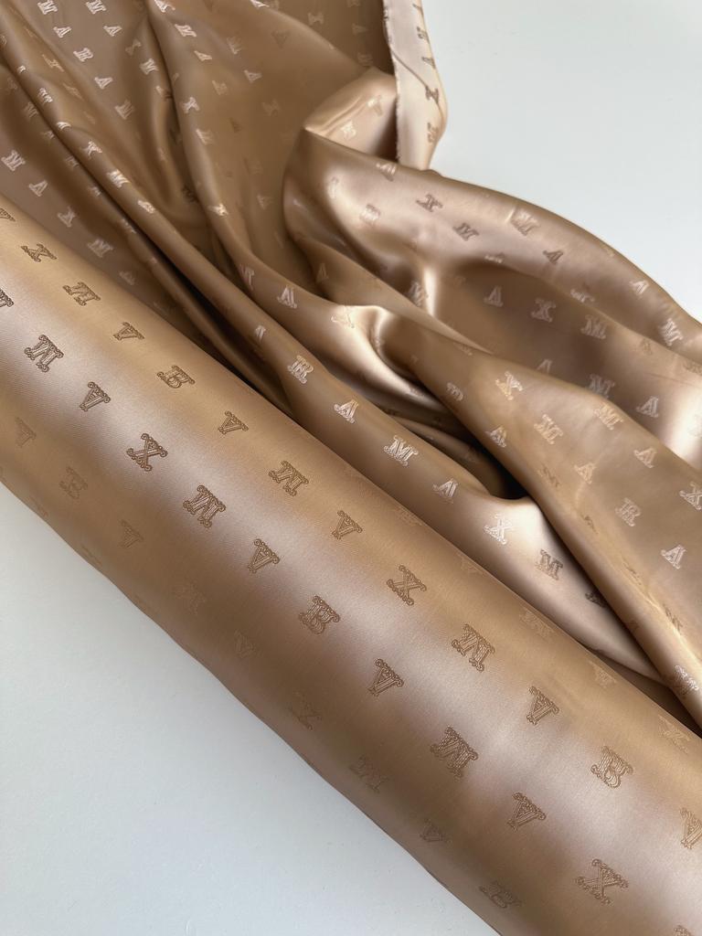 Подкладочная вискоза MaxMara. Цвет Кэмел. Буквы