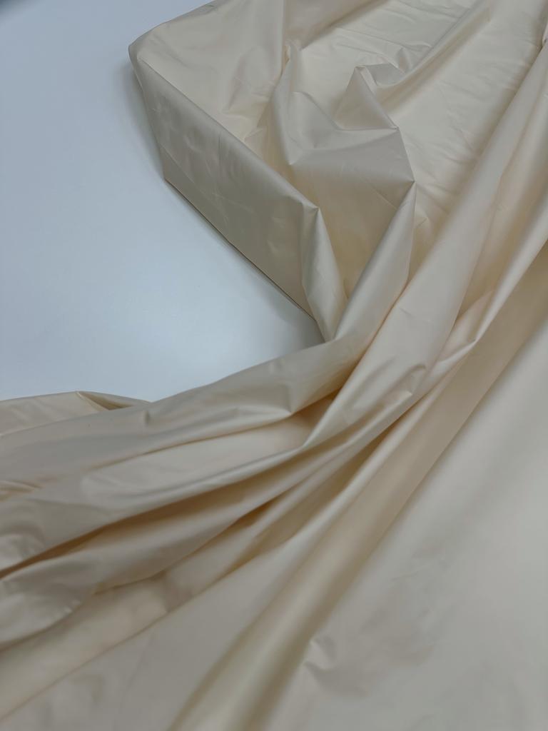 Курточная ткань. Цвет Молочный