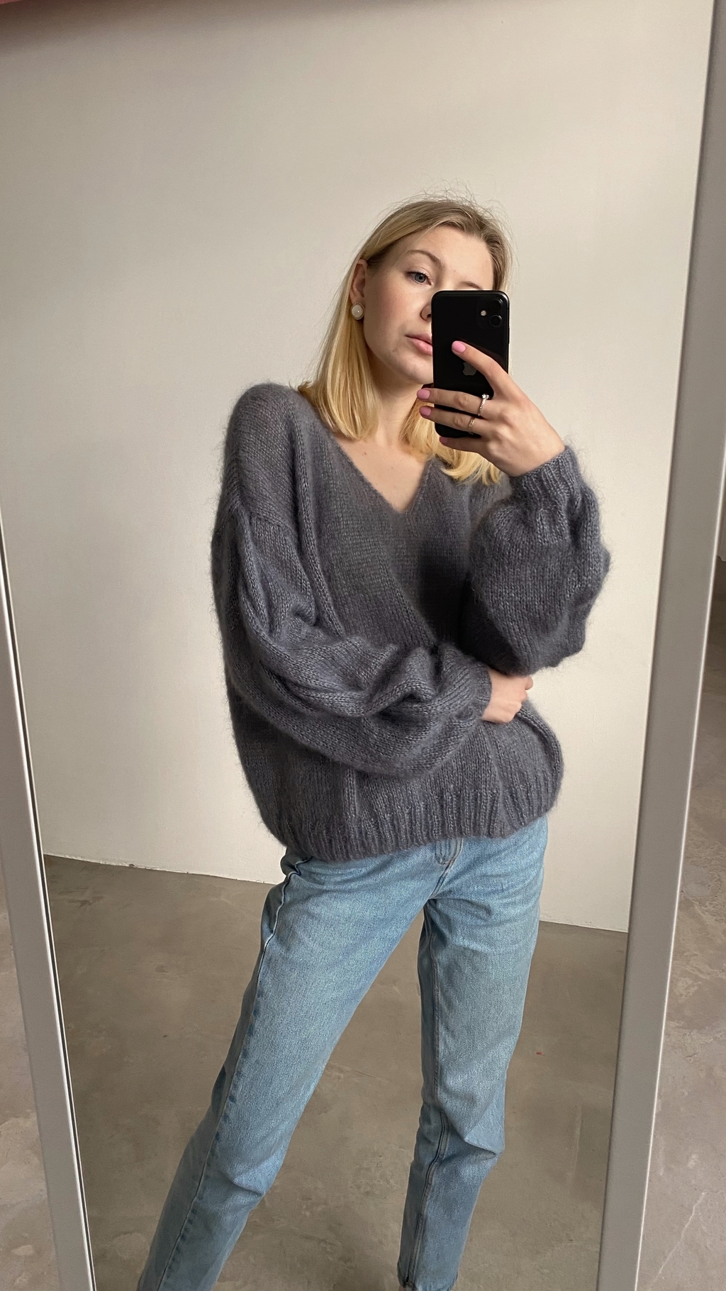 Свитер "Облако" с v-образной горловиной серый