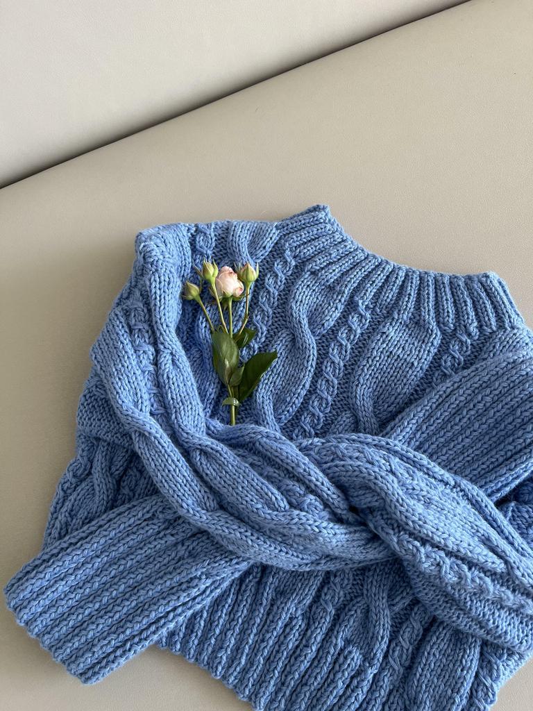 Свитер "Косы" голубой