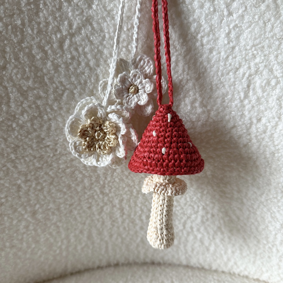 МК брелок из рафии ГРИБ