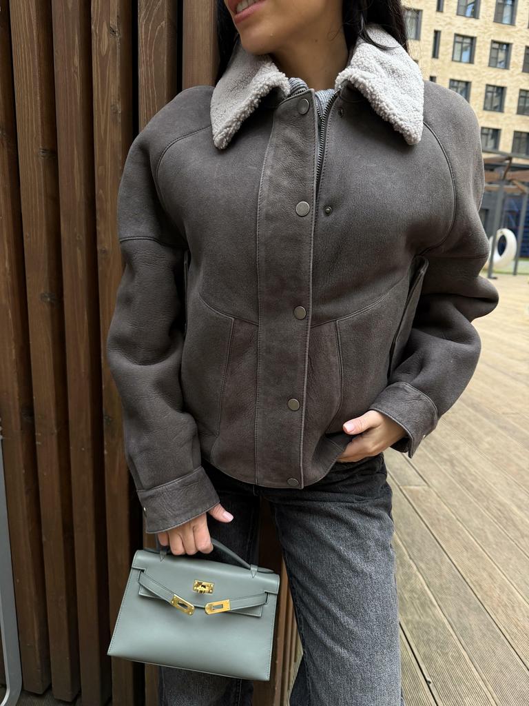 Бомбер из овчины серый