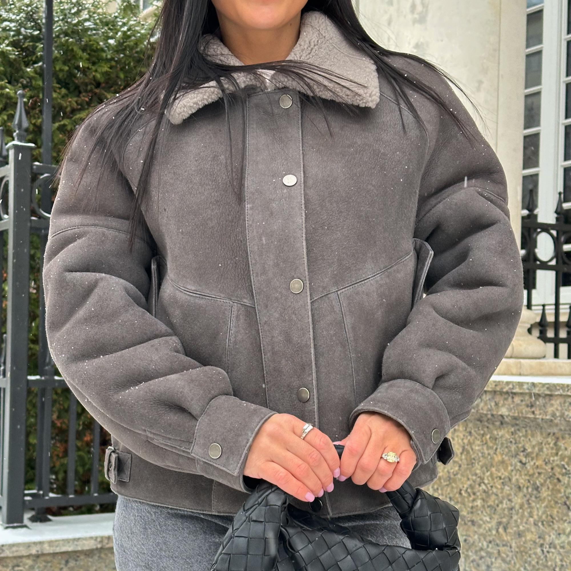 Бомбер из овчины серый