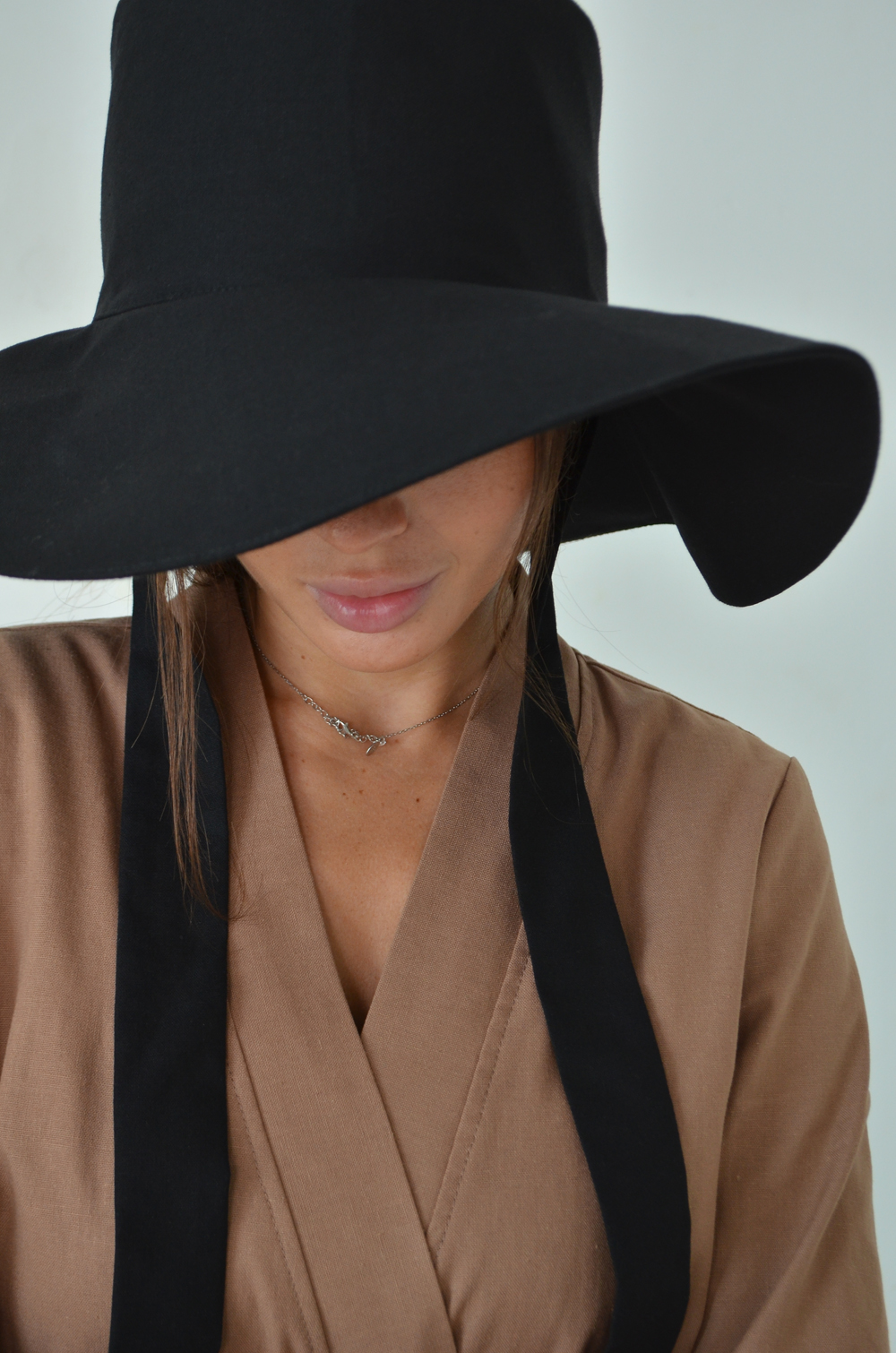 ШЛЯПА С ЗАВЯЗКАМИ