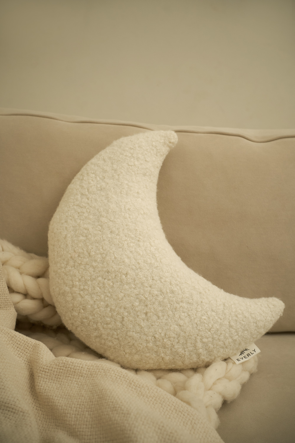 ПОДУШКА МЕСЯЦ