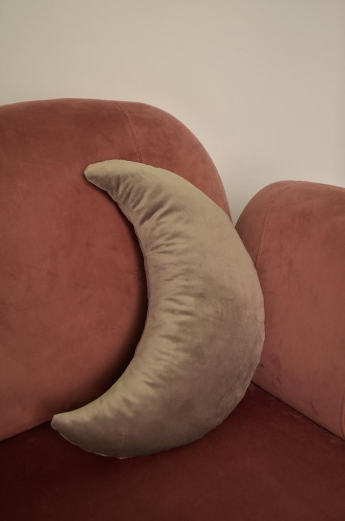 ПОДУШКА МЕСЯЦ