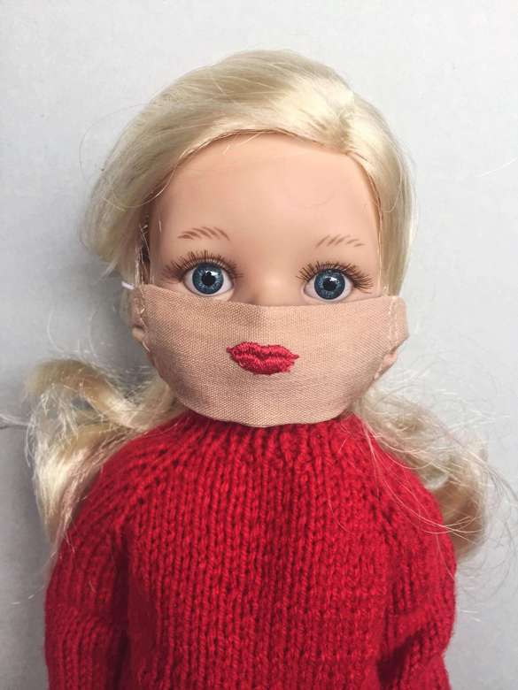 Facial mask for a doll