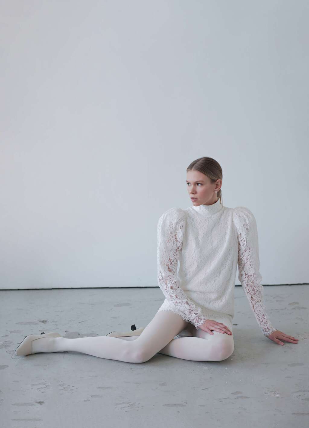 Платье мини из фактурного кружева "Брызги шампанского"