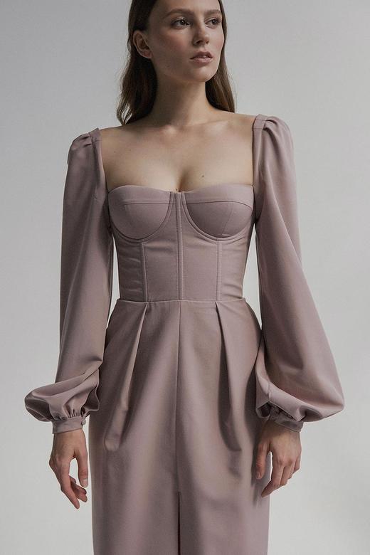 Корсетное платье с рукавом розовое