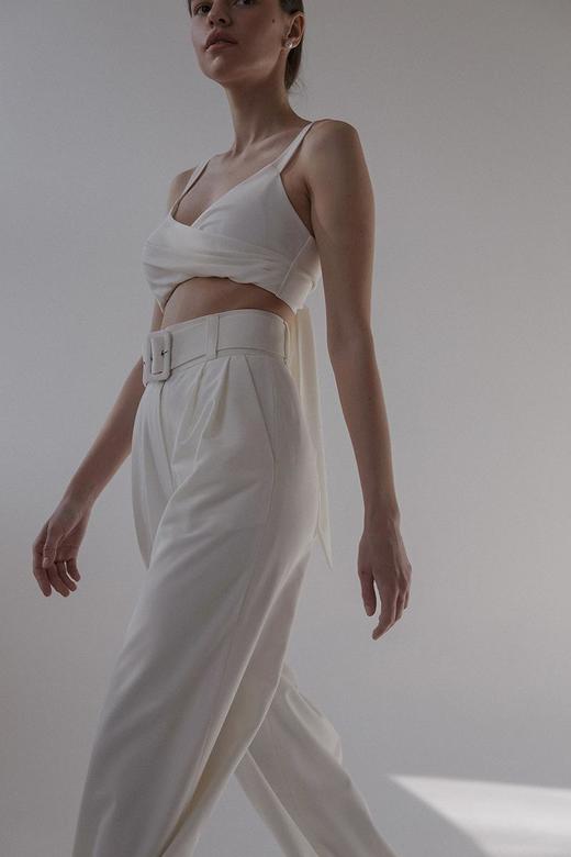 Белые брюки