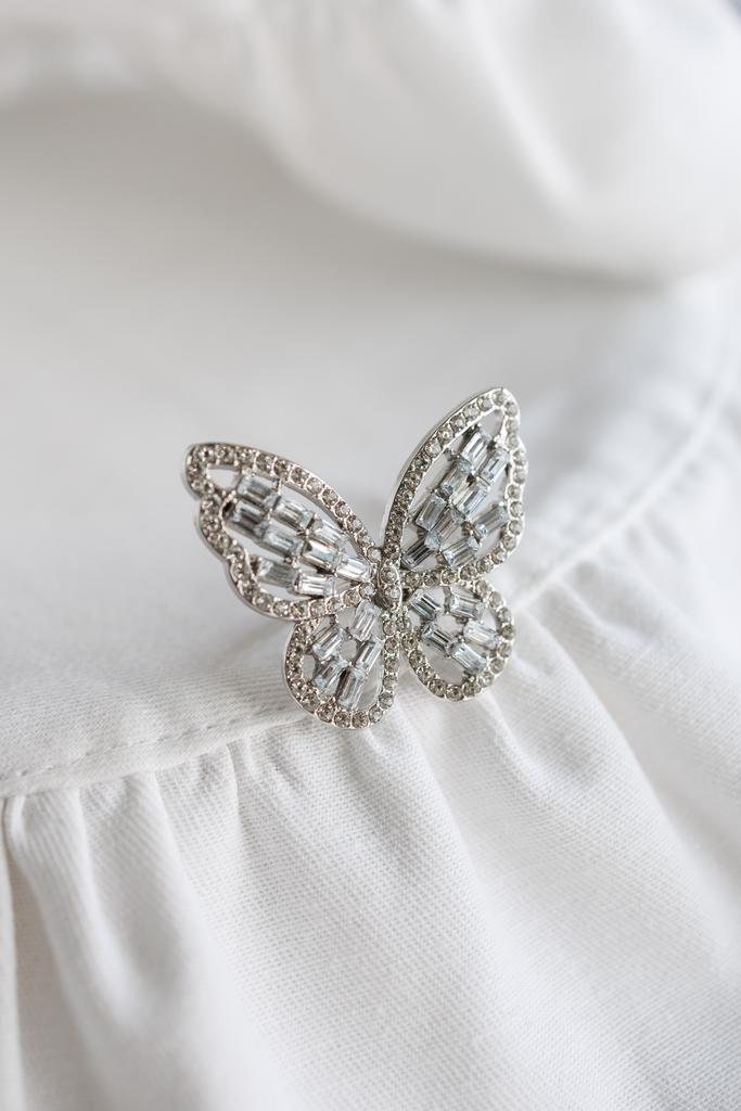 Кольцо бабочка