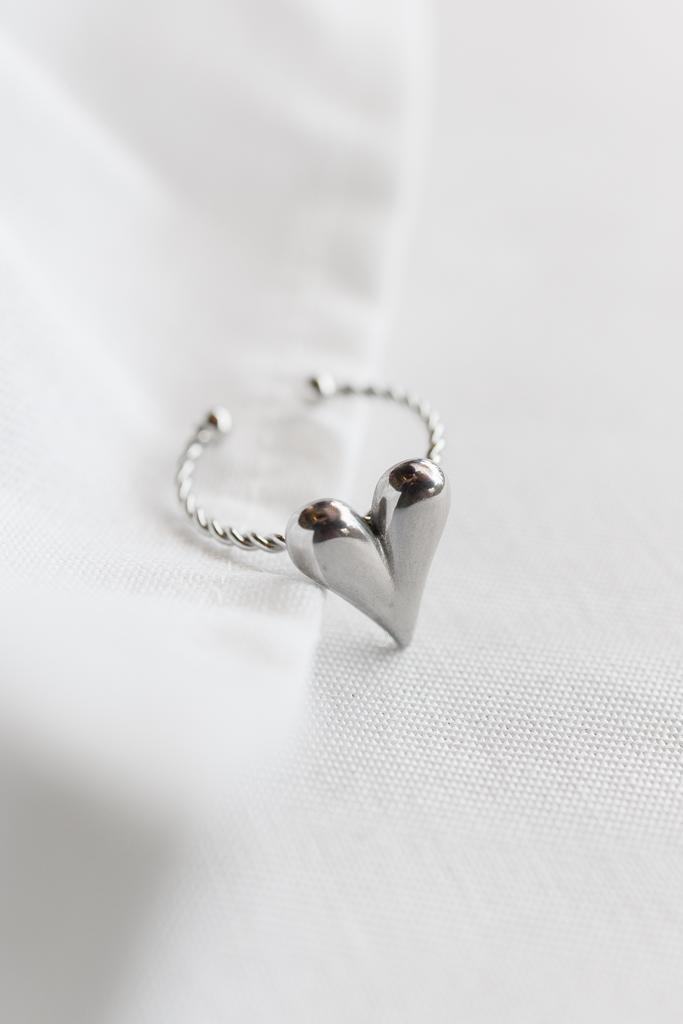 Кольцо сердце металл