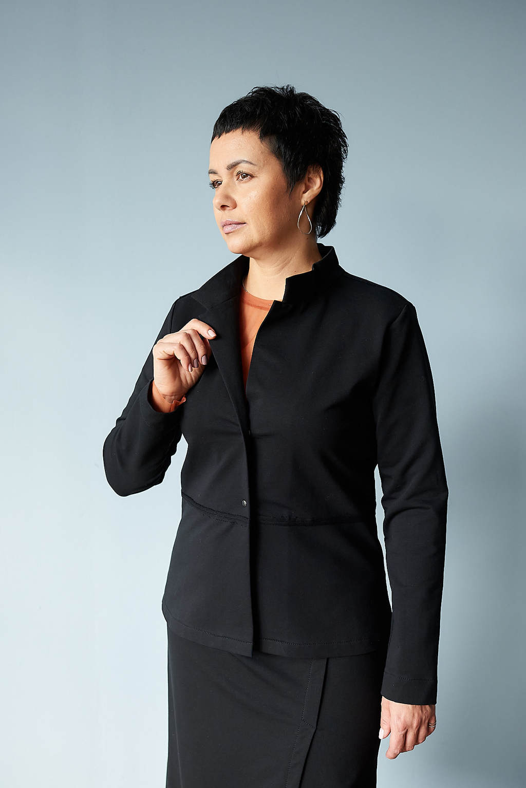 Жакет с вышивкой черный