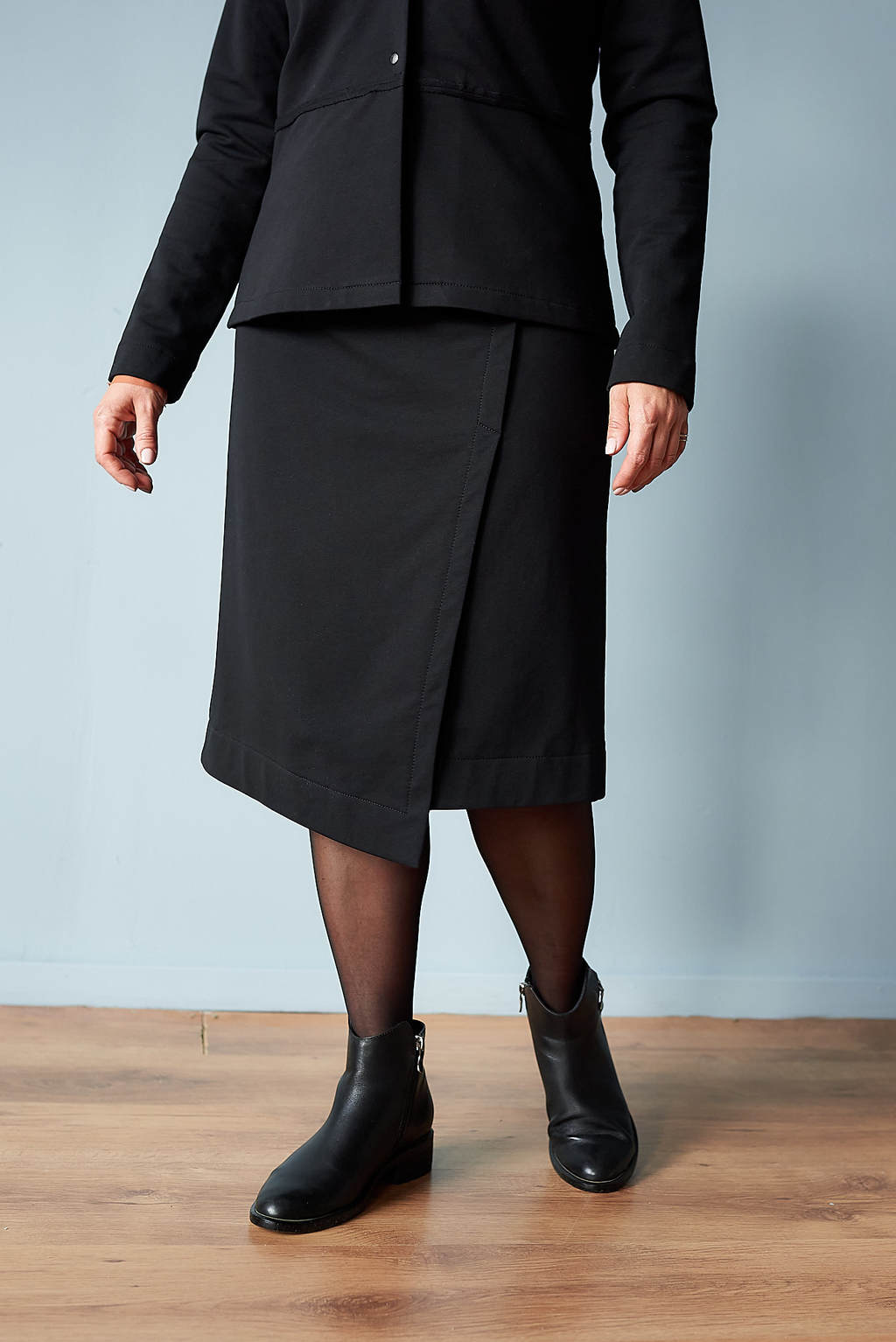 Юбка асимметрия черная