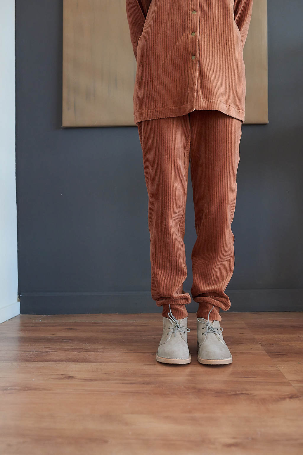 Брюки на манжетах из вельвета