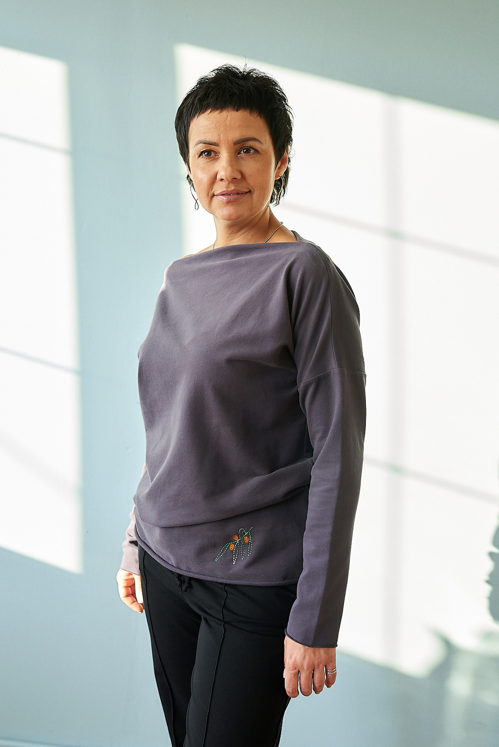 Толстовка с вырезом-лодочкой графит