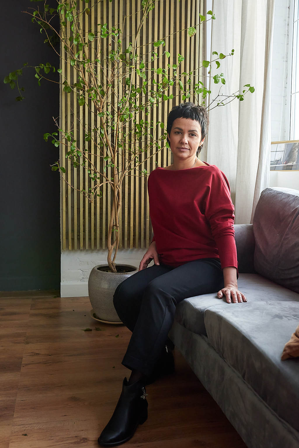 Толстовка с вырезом-лодочкой бордовая