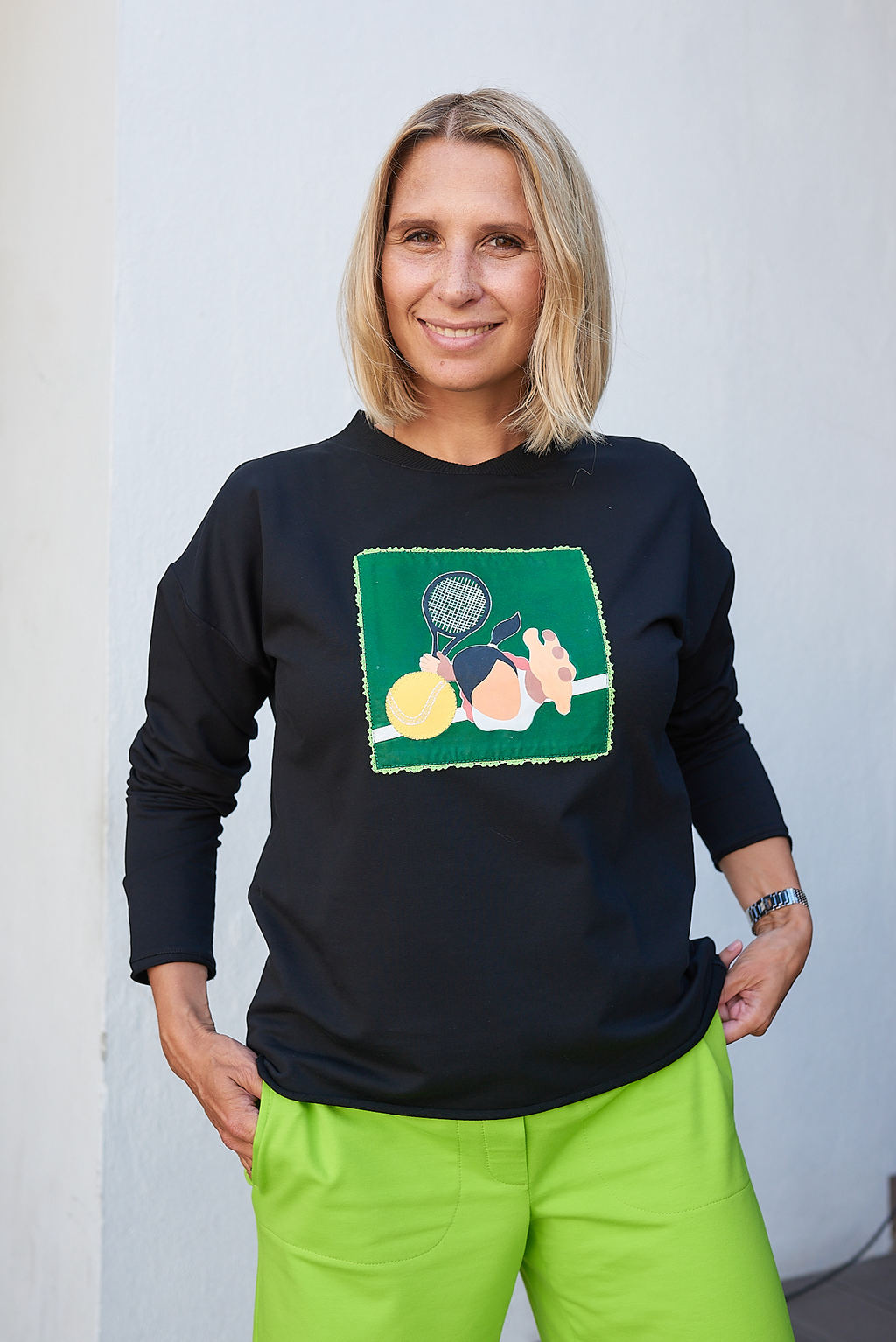 Толстовка с принтом черная