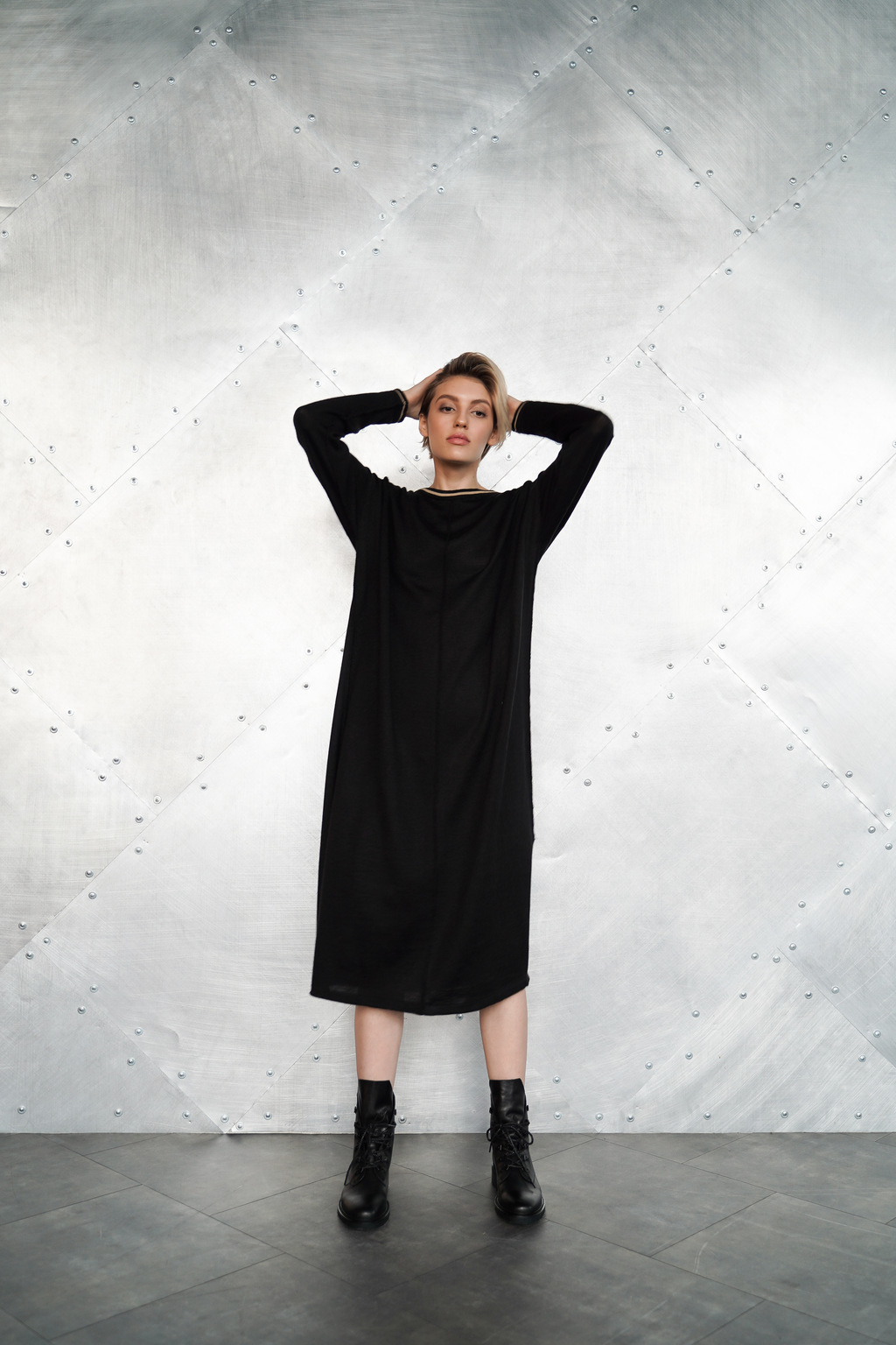 Платье шерстяное черное