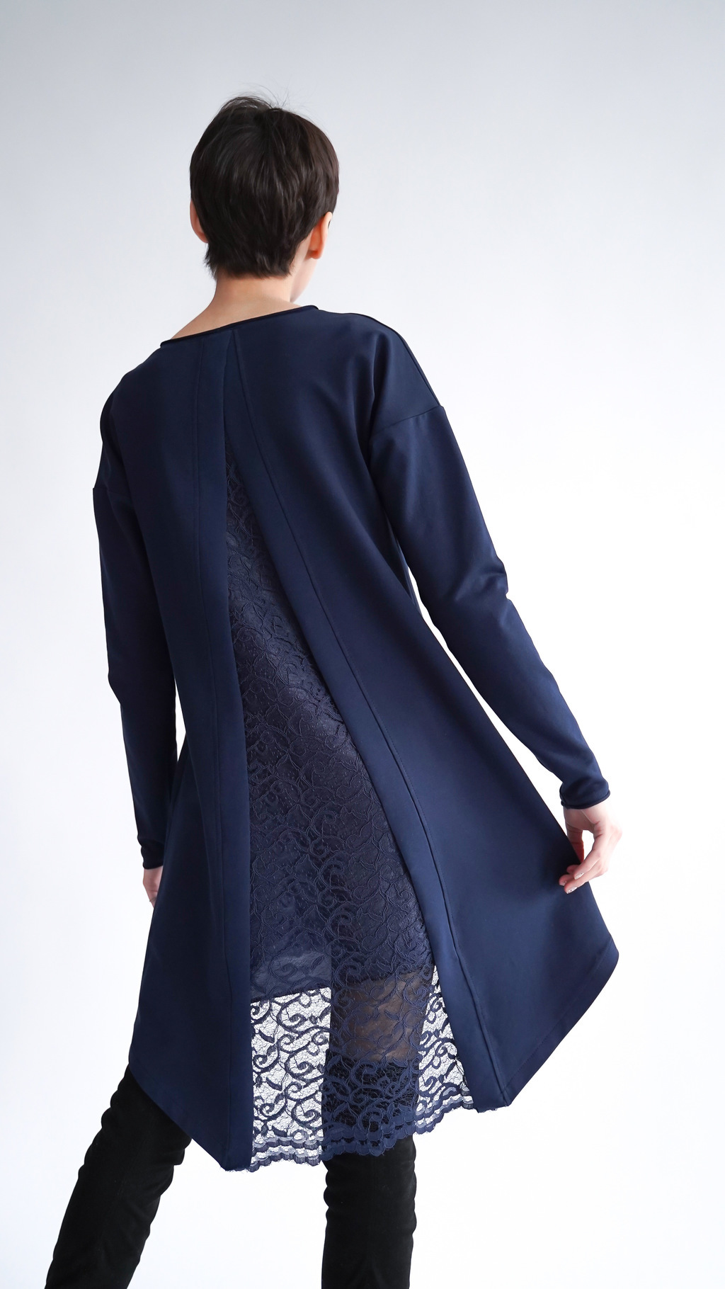 Платье-туника с кружевом синее