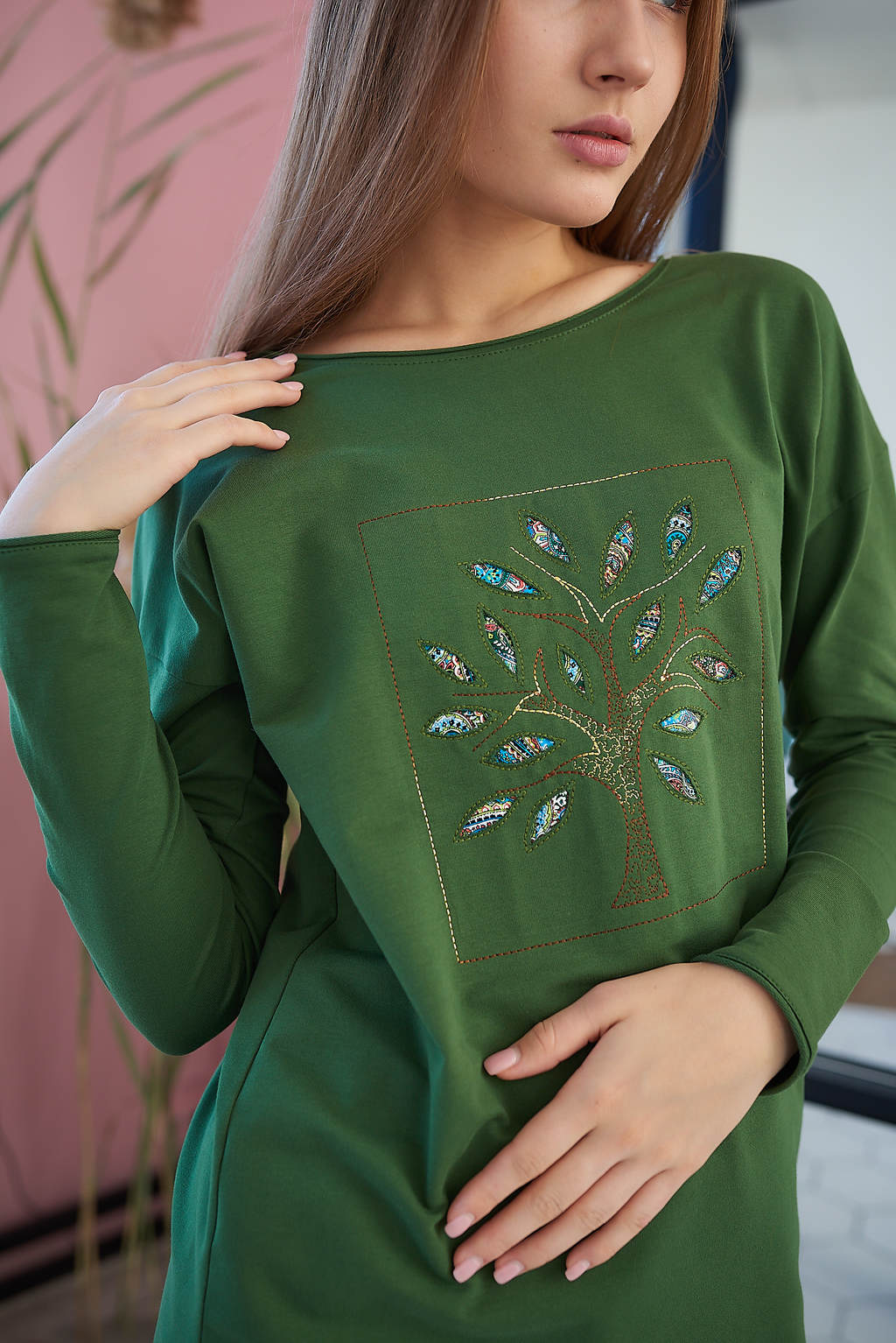 Платье с деревом зеленое