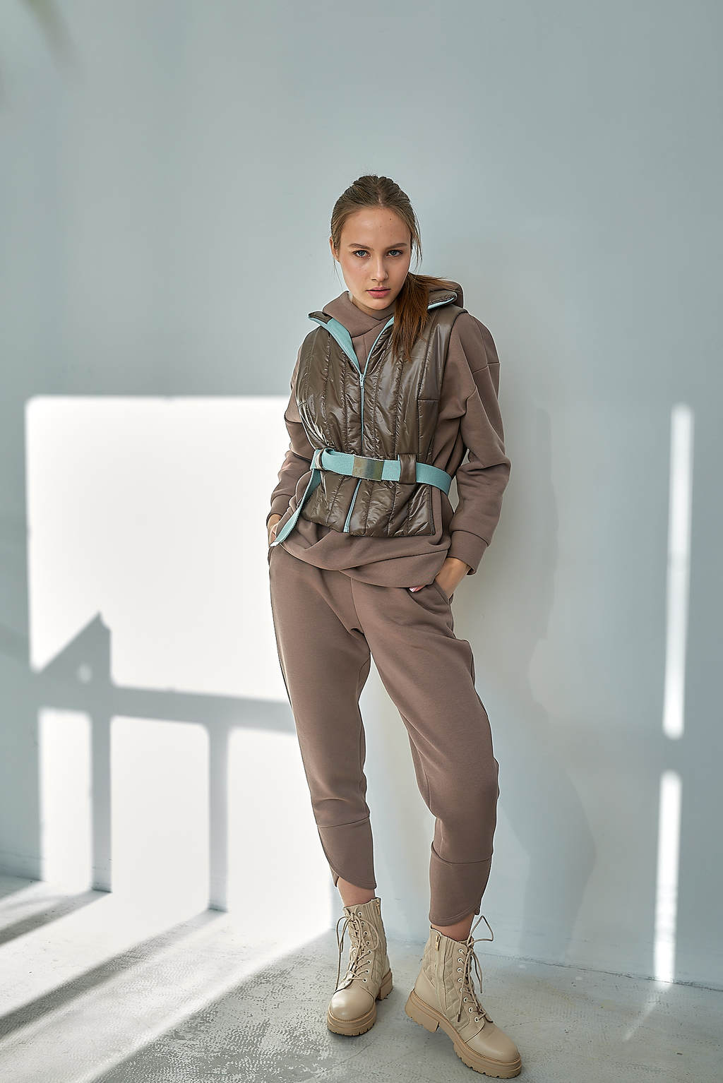 Теплые брюки с фигурными манжетами