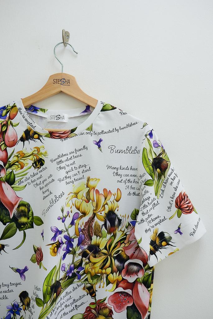 Футболка с цветами