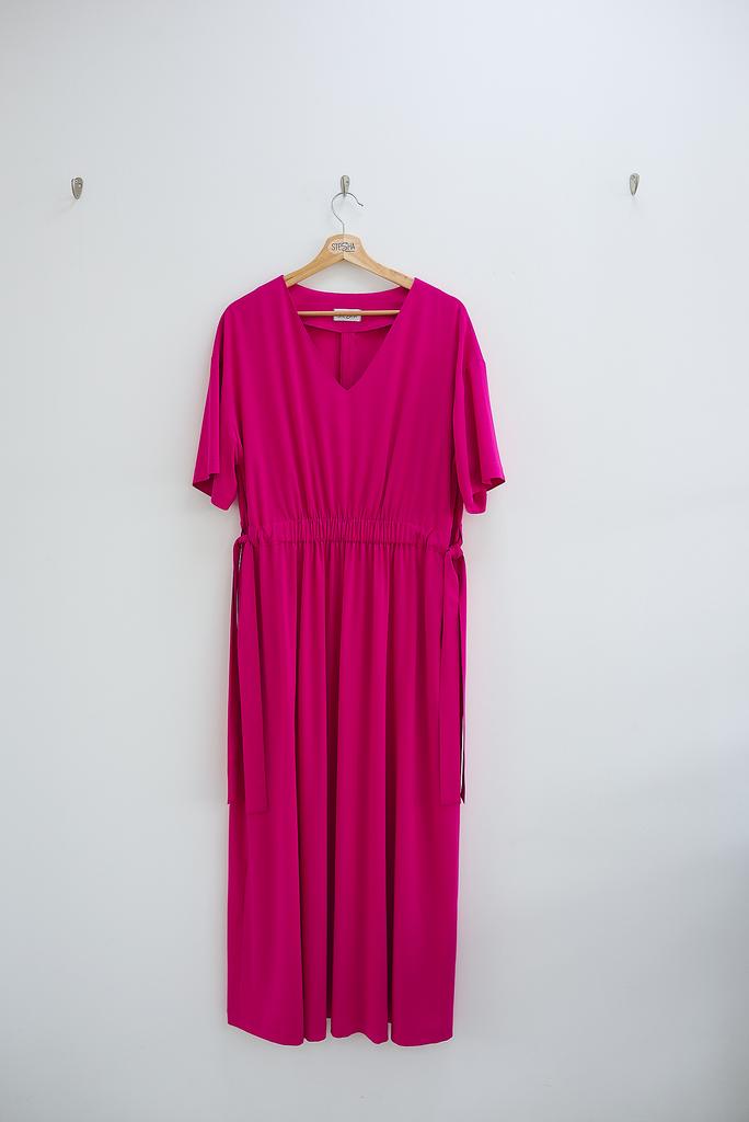 Платье насыщенно‐розового цвета