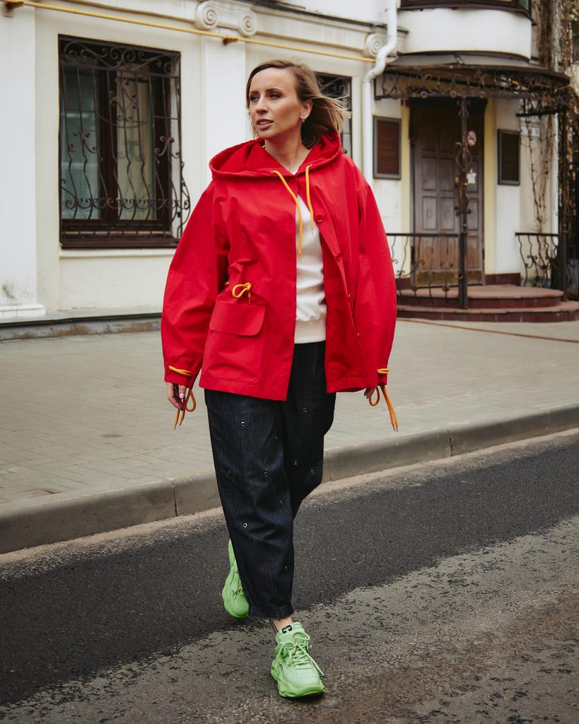 Ветровка красная