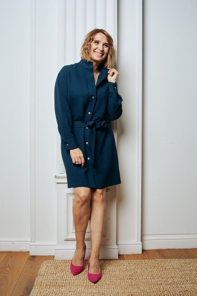 Платье с карманами синее