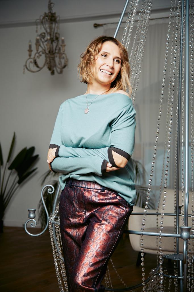 Лонгслив с разрезами голубой