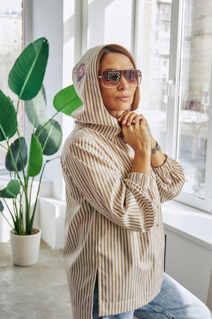 Рубашка с капюшоном бежевая