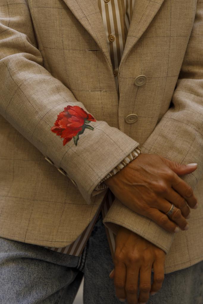 Жакет с пионом в клетку бежевый