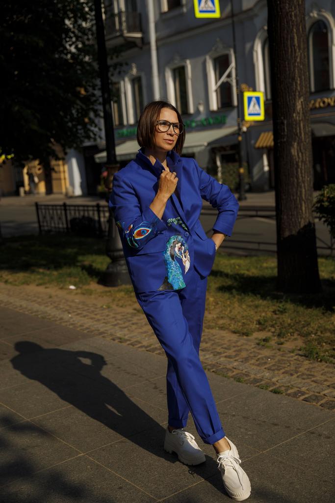 Костюм с павлином синий