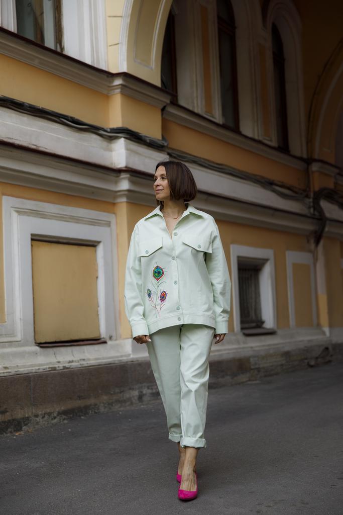 Брюки джинсовые зауженные мятные