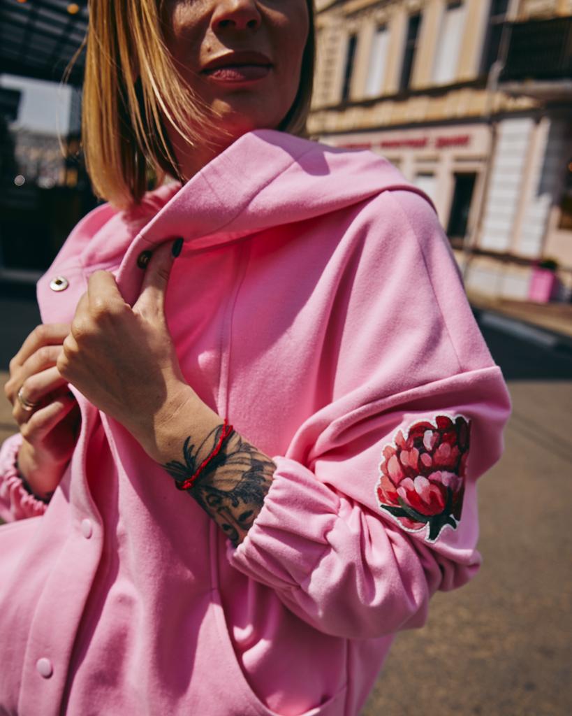 Бомбер с пионом розовый