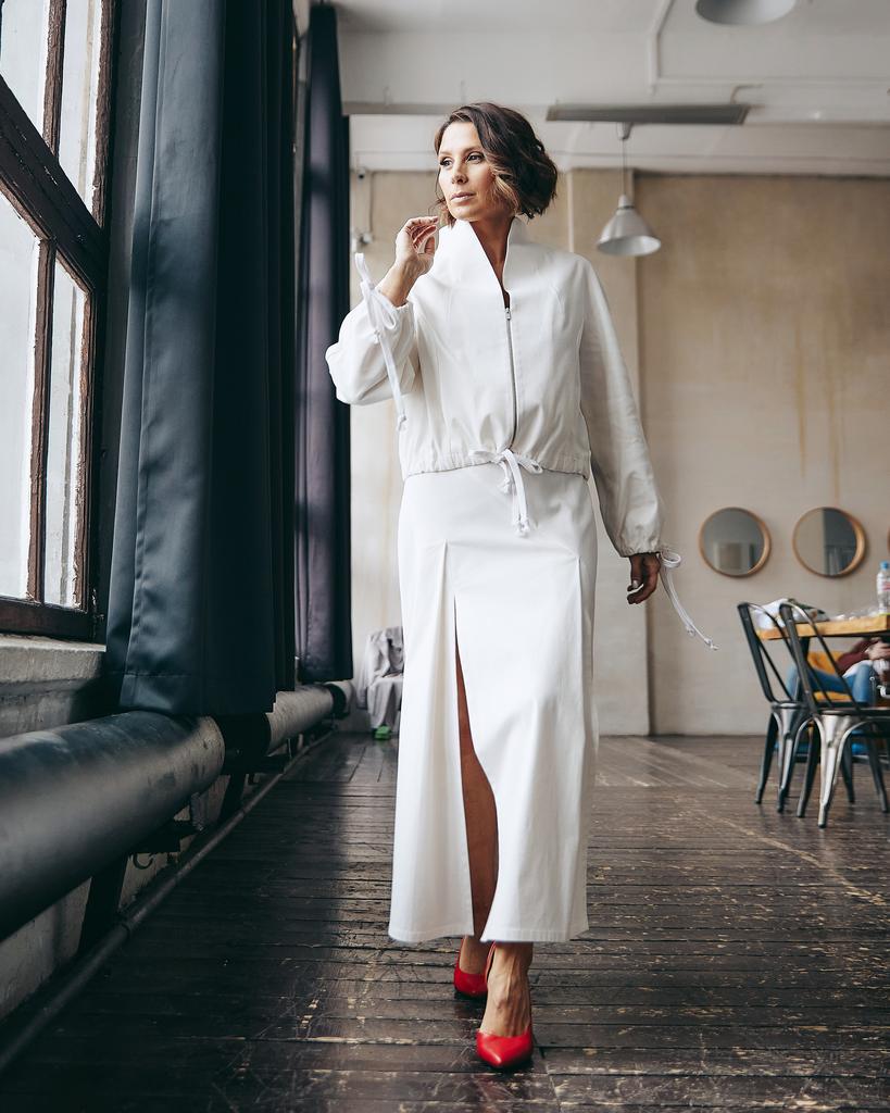 Юбка разрез спереди, белая