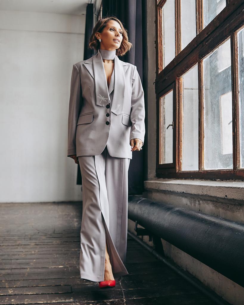 Брюки со шлицами серые