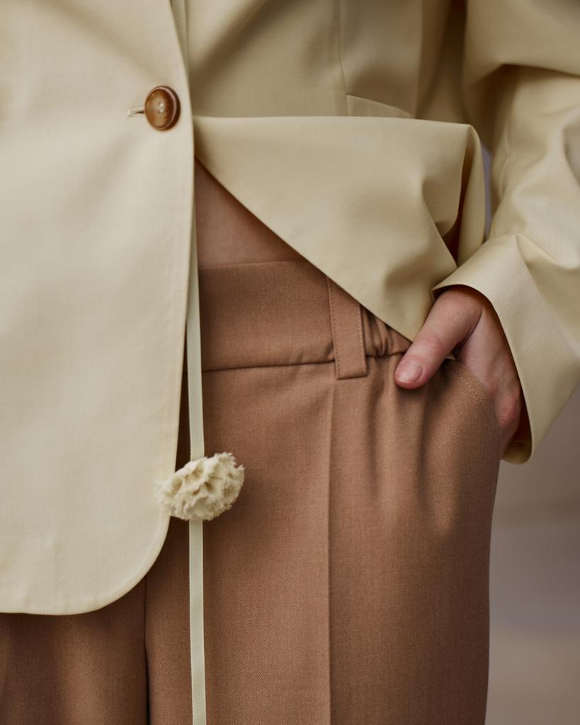 Брюки классические, бежевые