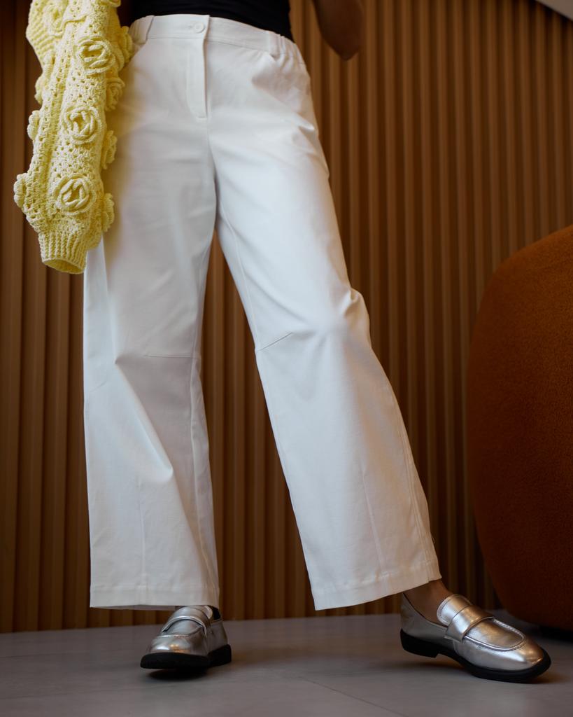 Джинсы багги укороченные, белые