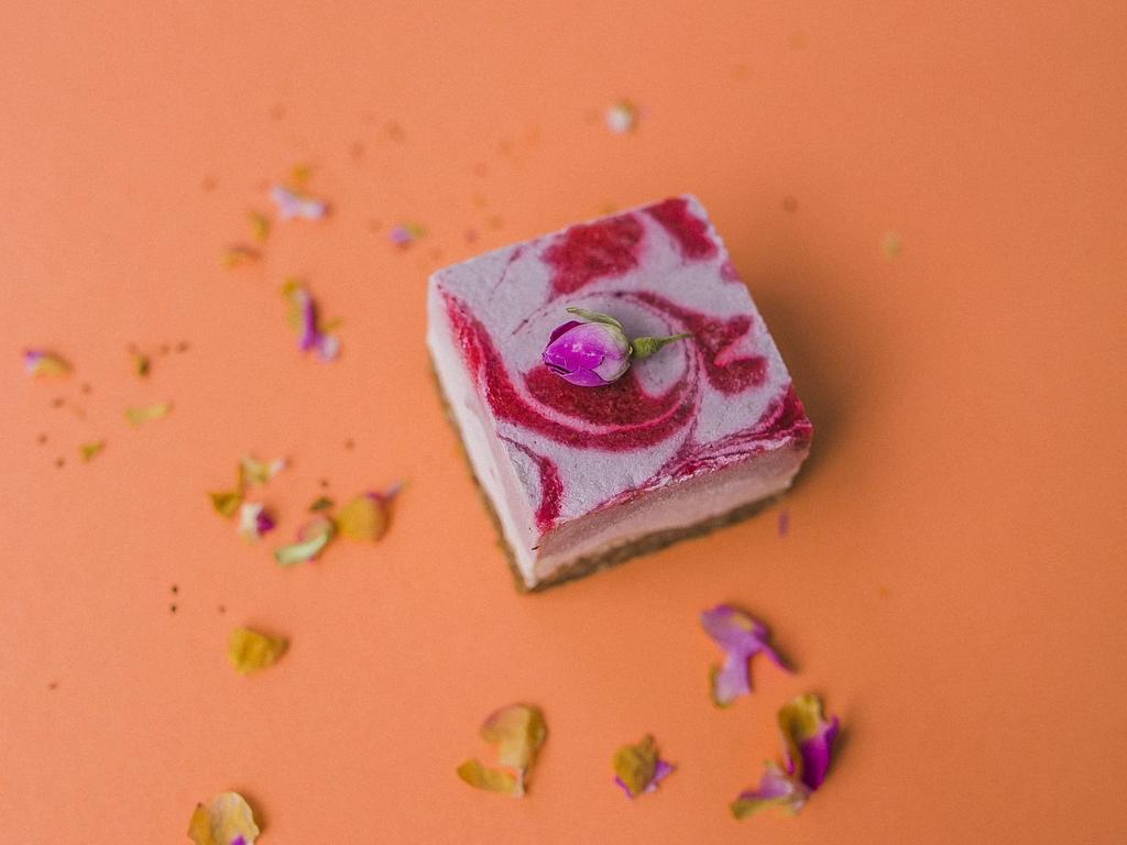 RAW пирожное "Клубника-кокос"