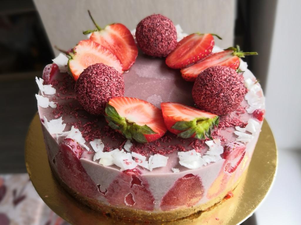 Rawcake "Клубника со сливками"