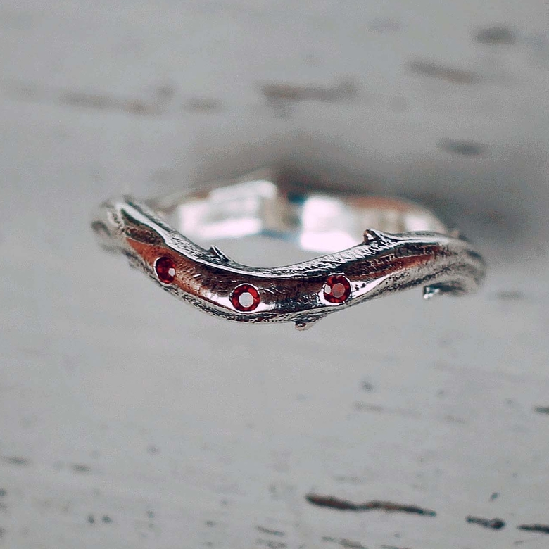 Rose thorns - garnet ring